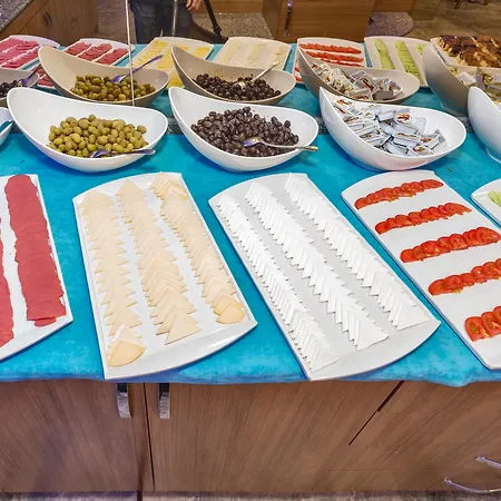 Hotel Grand Pamir 3*