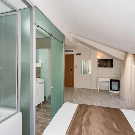 Grand Pamir فندق 3*