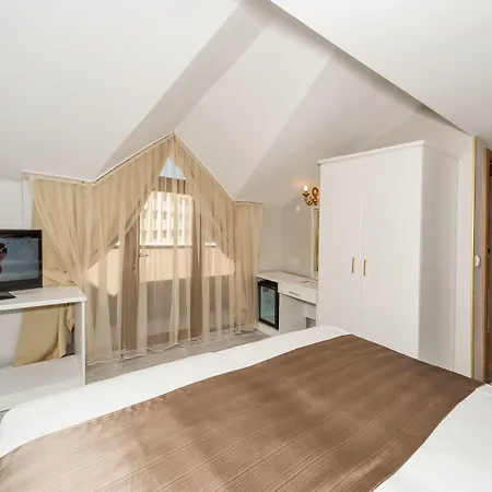 Hotel Grand Pamir 3*