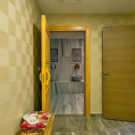 Grand Pamir מלון 3*