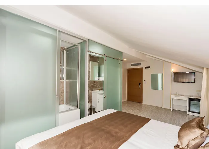 فندق Grand Pamir 3*