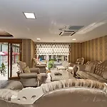 מלון Grand Pamir 3*