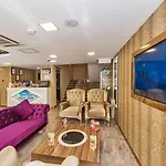 מלון Grand Pamir