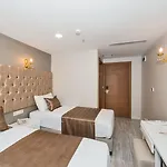 מלון Grand Pamir 3*