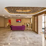 מלון Grand Pamir 3*